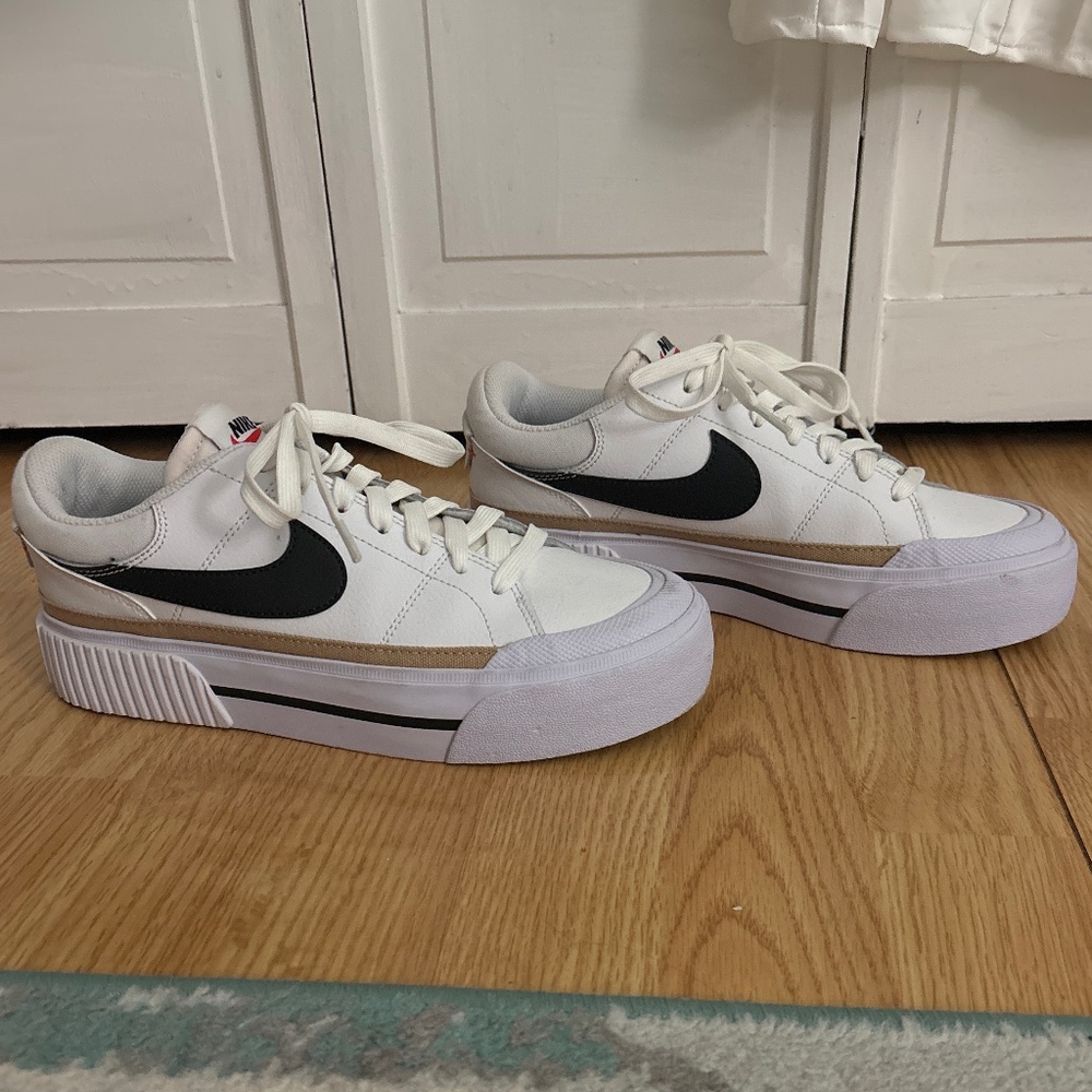 Nike court legacy lift